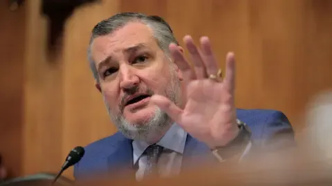 Lawmaker Cruz Likens American Media Oversight Body to ‘Mobster’ on Jimmy Kimmel Program